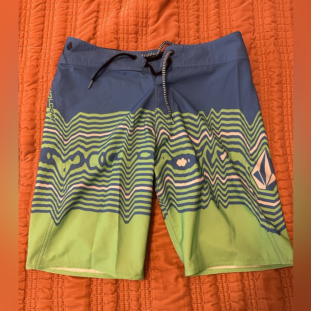 Volcom board shorts - Picture 2 of 5